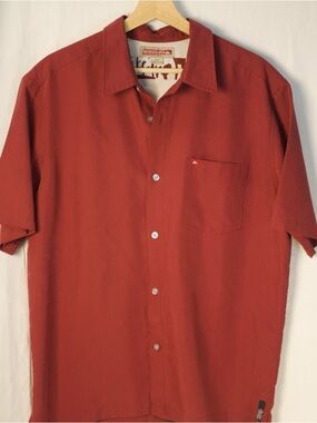Quiksilver Men’s Short Sleeve Button-Down Shirt in Rust Red
